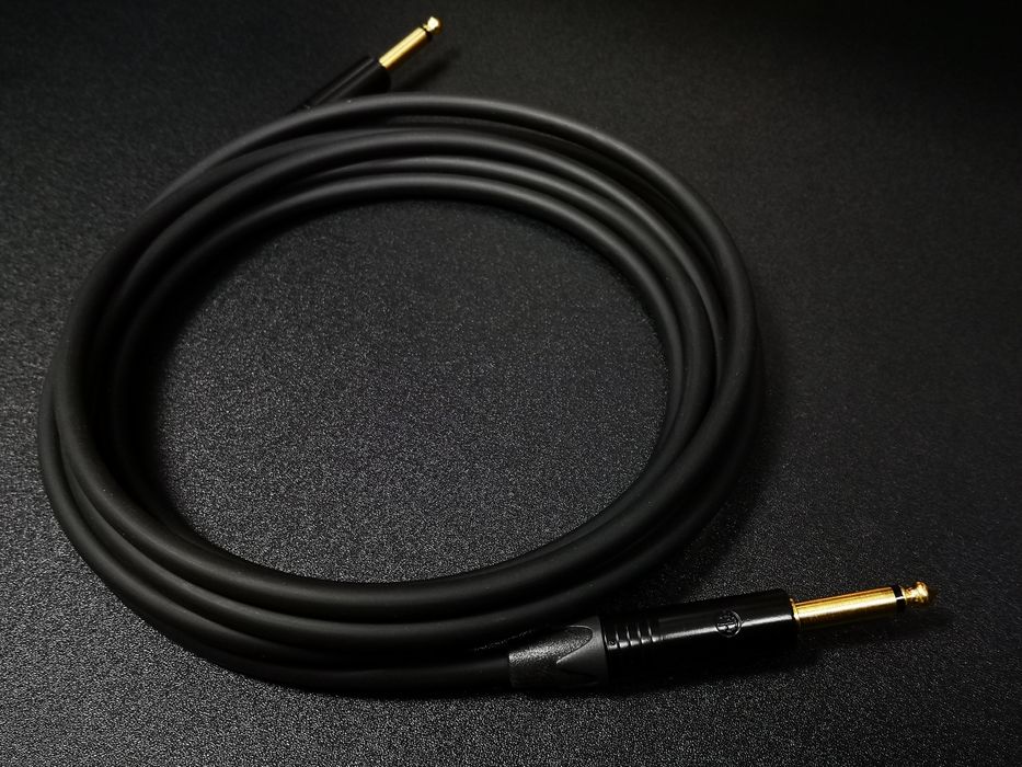 Кабель для електрогітари KLOTZ AC110 та NEUTRIK NP-2XB (чорний/золото)