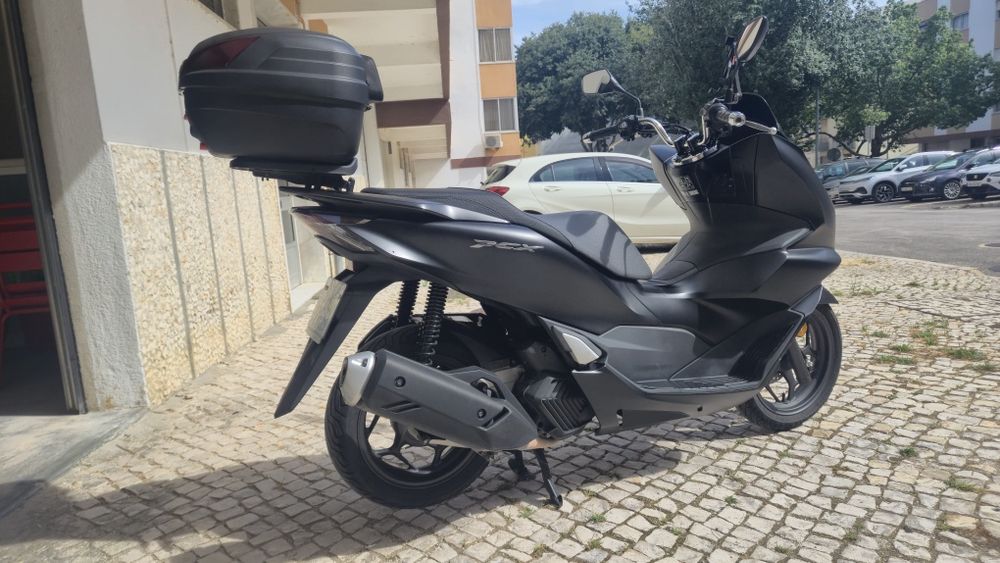 Pcx de 2023 com top case