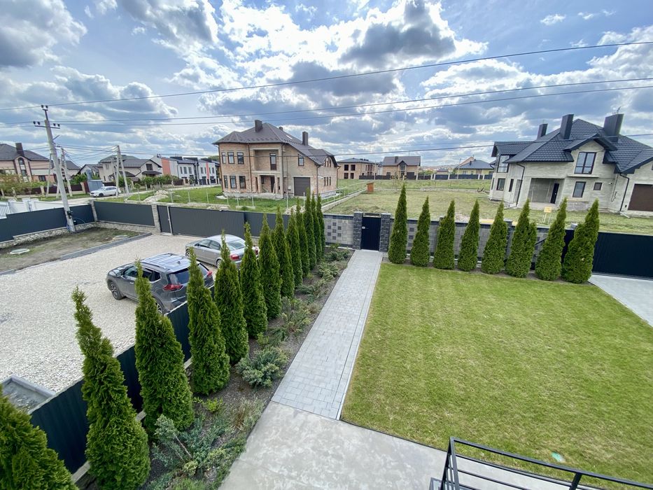 Сучасний сімейний будинок у передмісті Тернополя