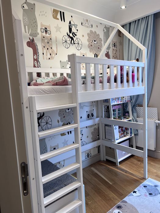 Wysokie łóżko na antresoli z litej sosny 90x180