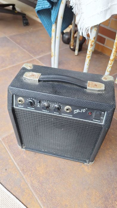 Guitarra Eléctrica Fender+ amplificador.