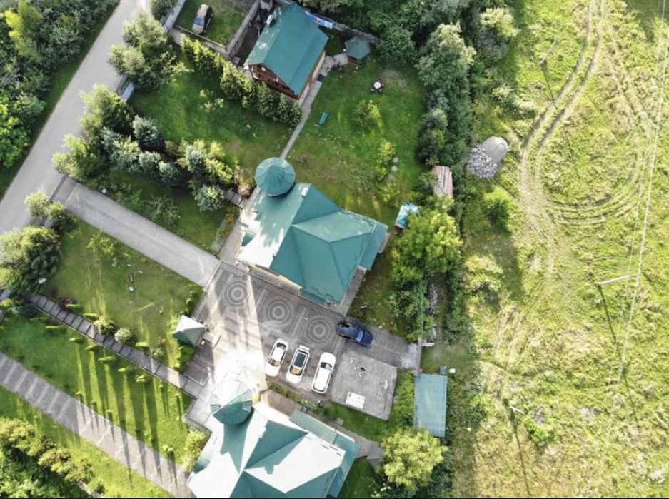 Продається гарний будинок з будиночком  із зруба, Шаян.