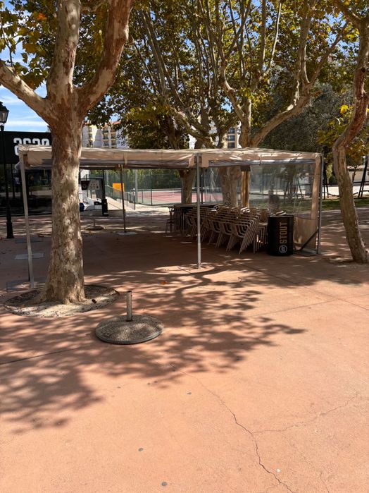 Estrutura e cobertura de esplanada