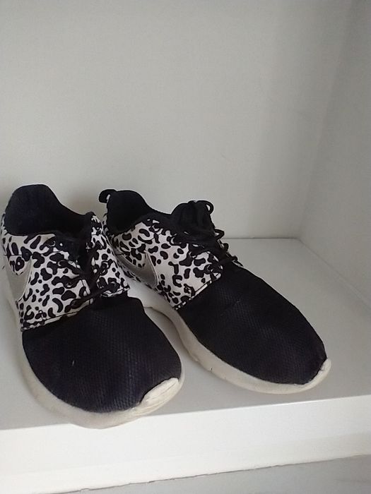 Buty sportowe NIKE. Rozmiar 38.