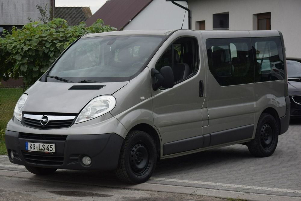 Opel Vivaro 2.0D Trafic 9 Osobowy Klima Hak 2013r Sprowadzony Opłacony