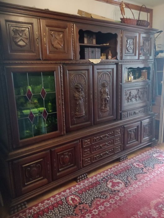 Kredens Francuzki rzeźbiony  do jadalni ,salonu.