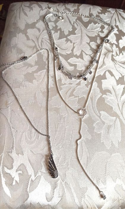 Zestaw naszyjników posrebrzanych