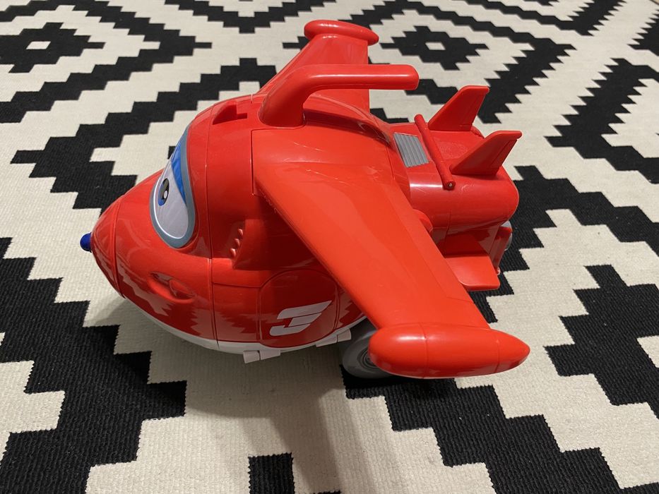 Super Wings, Jett, samolot-baza,pojazd transformujący
