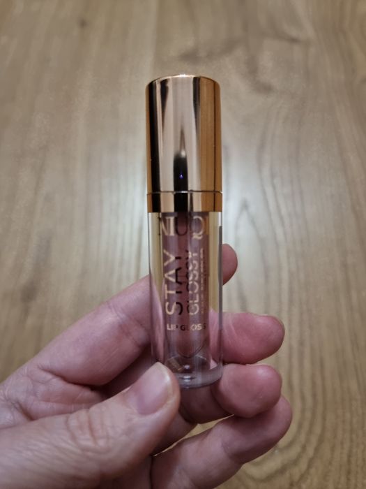 Niuqi Stay Glossy Błyszczyk do ust 3,3ml Cream 08