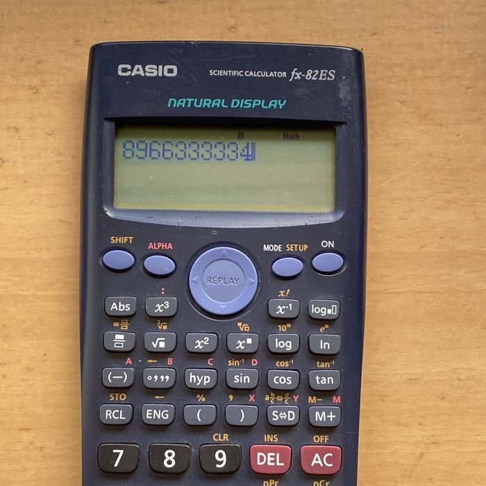 Calculadora Científica Casio FX-82ES