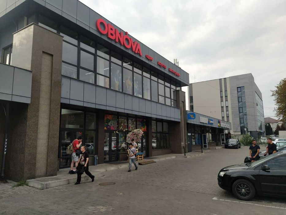 Комерційне приміщення 726,3 м кв. з великим трафіком у м. Рівне