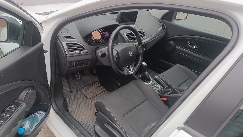 Оренда авто Меган3