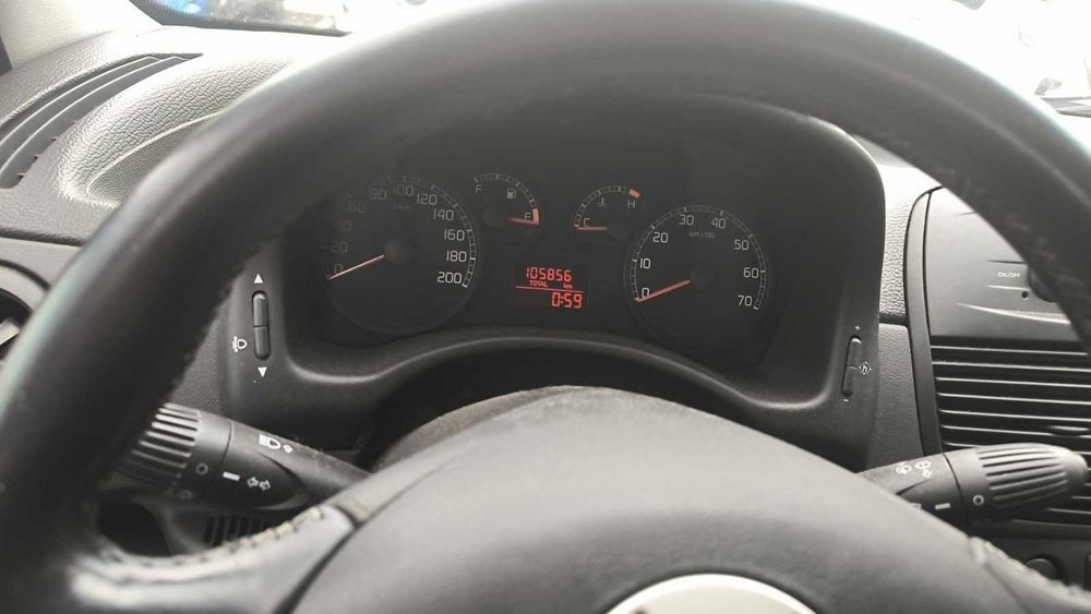 carro Fiat punto