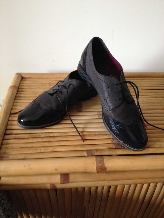 Buty Oxfordki ze skóry firmy Tamaris