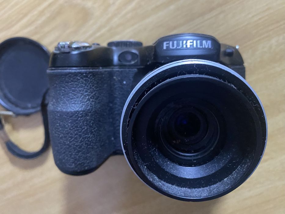 Máquina fotográfica FujiFilm Finepix avariada