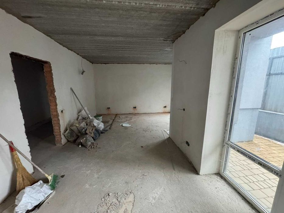 Продається приміщення на 1 поверсі на Слов'янці