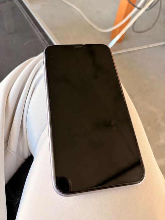iPhone 11 64GB usado