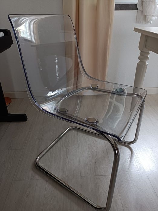 Conjunto 4 Cadeiras IKEA (2 Bernhard Pele + 2 Tobias Transparente)