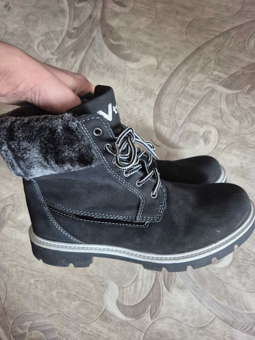 Женские осенние ботинки Vty
