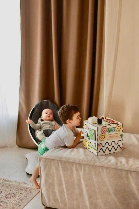 Бізікуб, бизикуб, бізібудинок, бизидом.