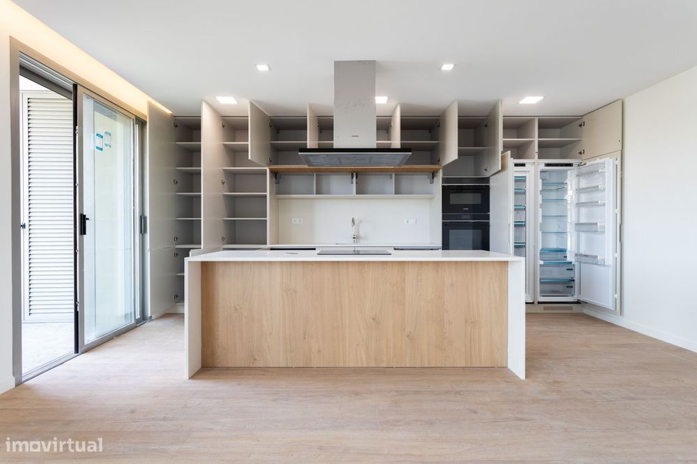 Apartamento T3 Novo a Estrear | 3 Suites | Vista Rio | Garagem Box | C
