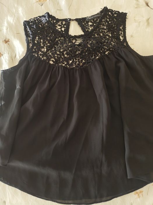 Camisola preta com renda