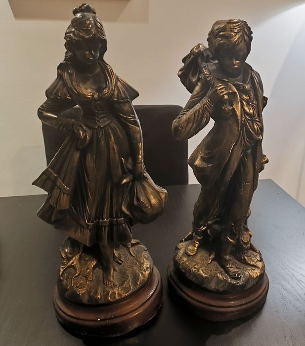 Par de estátuas de gesso campestres