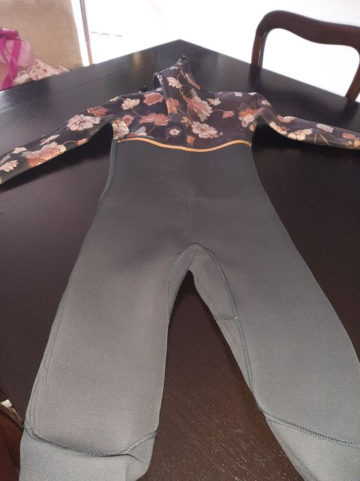 Fato surf Ripcurl 14 anos como novo
