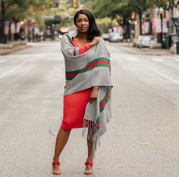 Широкий шарфик с рукавами G U C C I . накидка на плечи GG