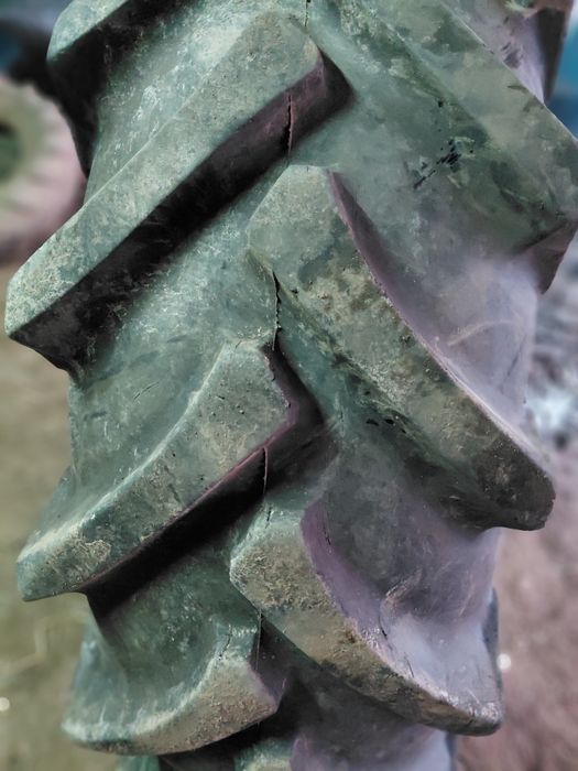 Pneu agricola 16.9 30