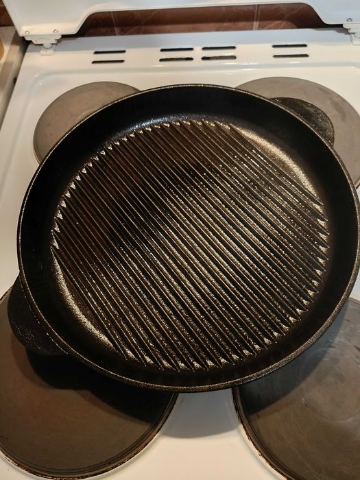 Сковорідка чавунна з кришкою діаметр 30 см