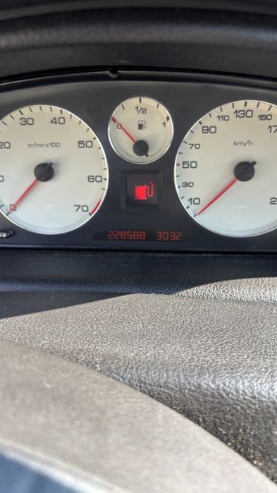 Peugeot 607 2,2 z gazem