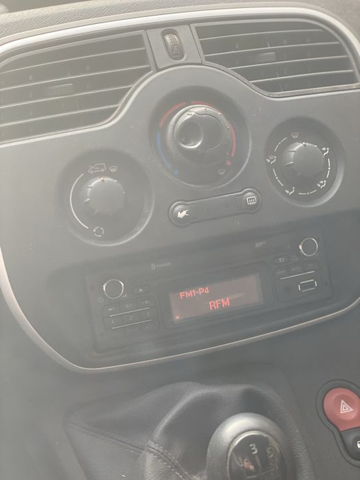 Vendo renault kangoo com pintura nova