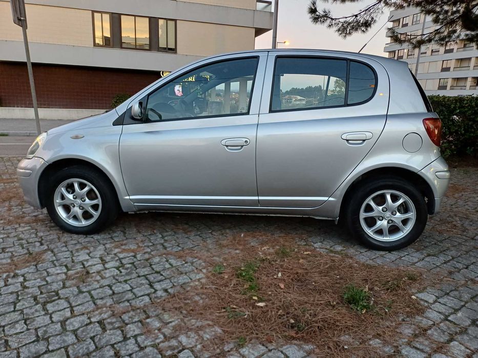 Toyota Yaris 1.0 vvti sol impecável