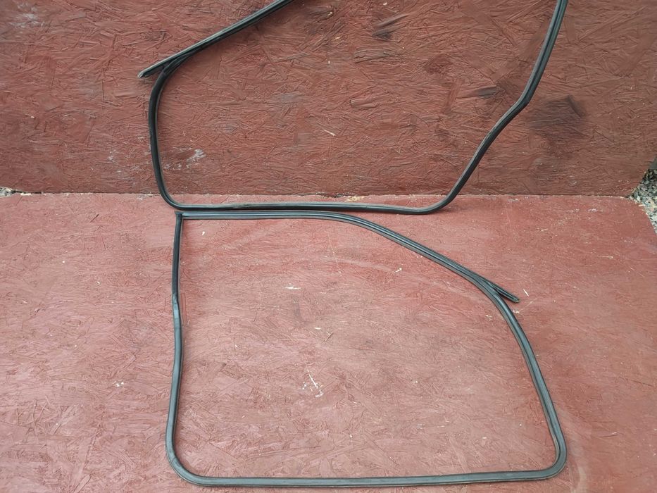 BMW E36 COUPE ORYGINALNE Uszczelki drzwi Lewa Prawa dobry stan OEM