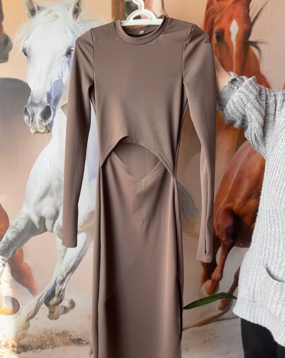 Сукня вечірня з розрізом