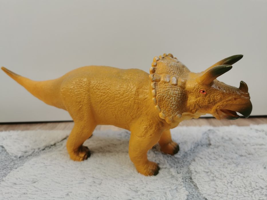 Dinozaur gumowy triceratops