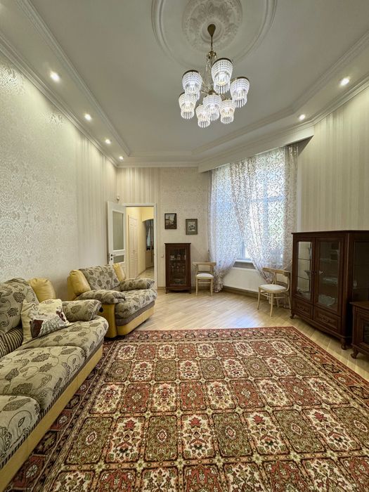 Продаж 3 кім. квартири вул. І. Франка - історичний центр Львова