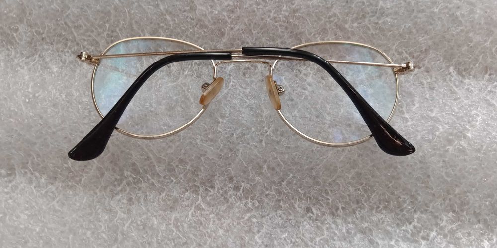 Очки для девочки с чехлом +1 в отличном состоянии