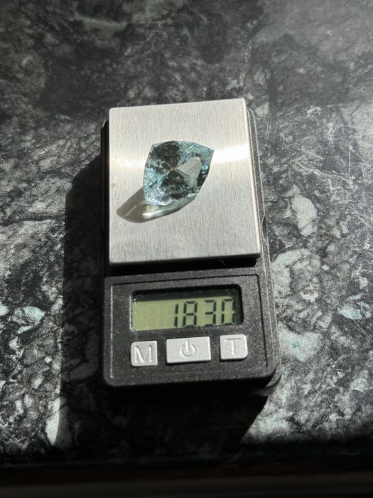 Água Marinha Facetada com Inclusões 18.30cts