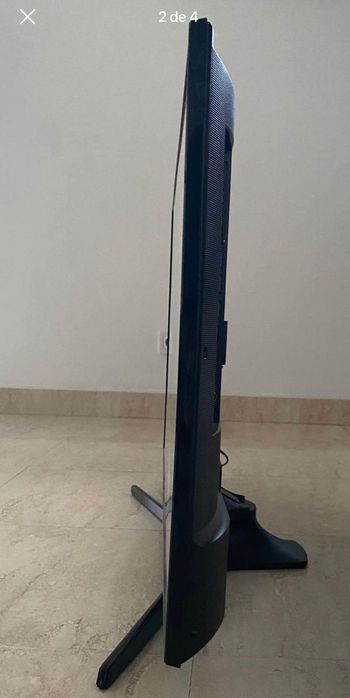 TV Samsung 40’’ com suporte e comando