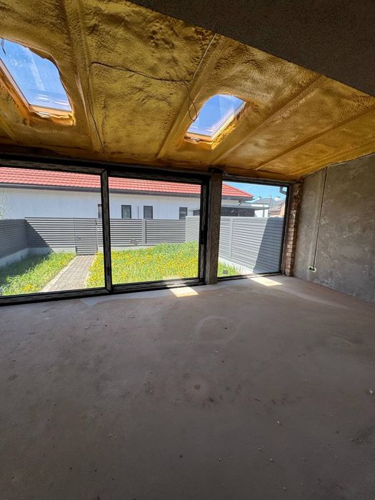 Продаж котеджу з частковим ремонтом 154 м.кв., вул. В. Івасюка