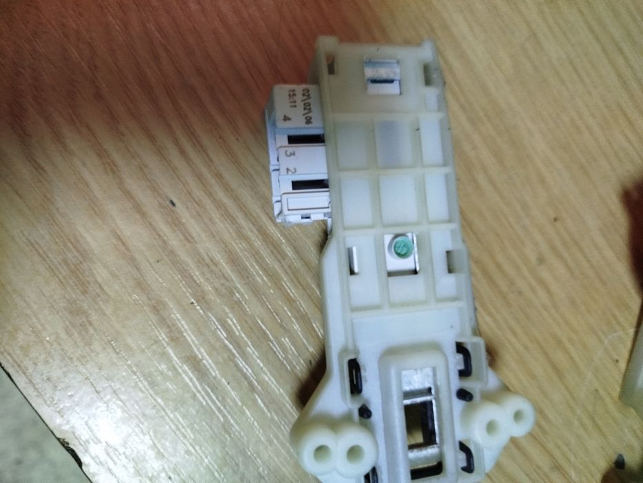 Замок люка на стиральную машинку Ariston Оригинал.