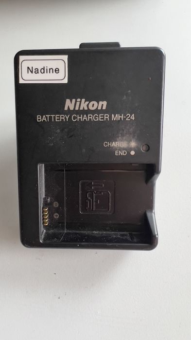 Зарядне Nikon MH-24