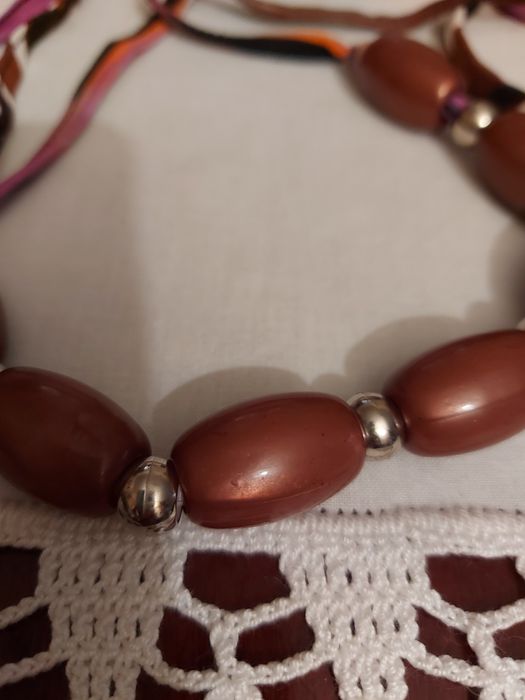 Cinto de Tecido com 7 peças Castanhas e Prateadas.