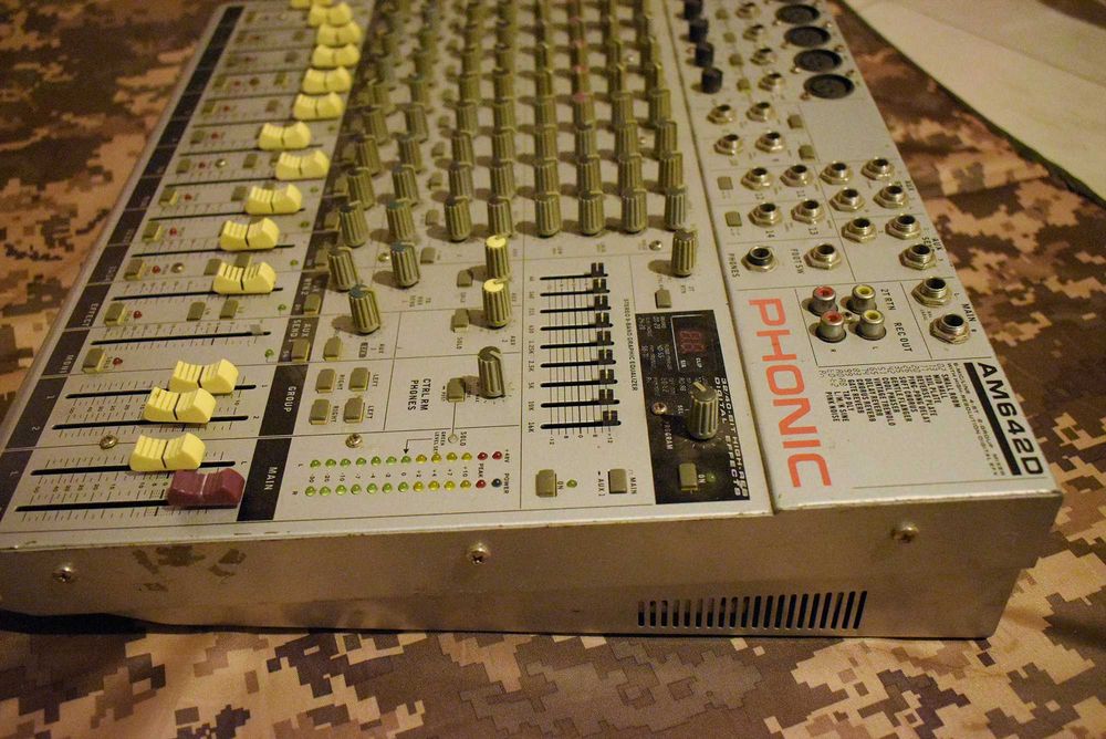 Мікшерний пульт Phonic AM 642D
