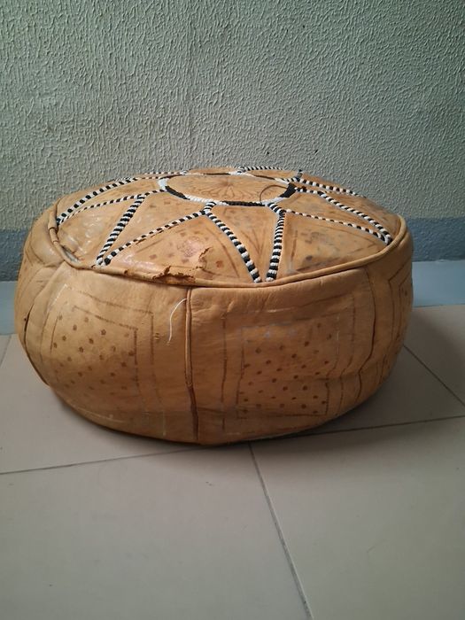Puff Marroquino em Couro - VINTAGE