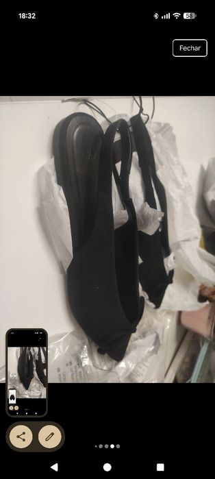 Sapatos rasos novos com etiqueta