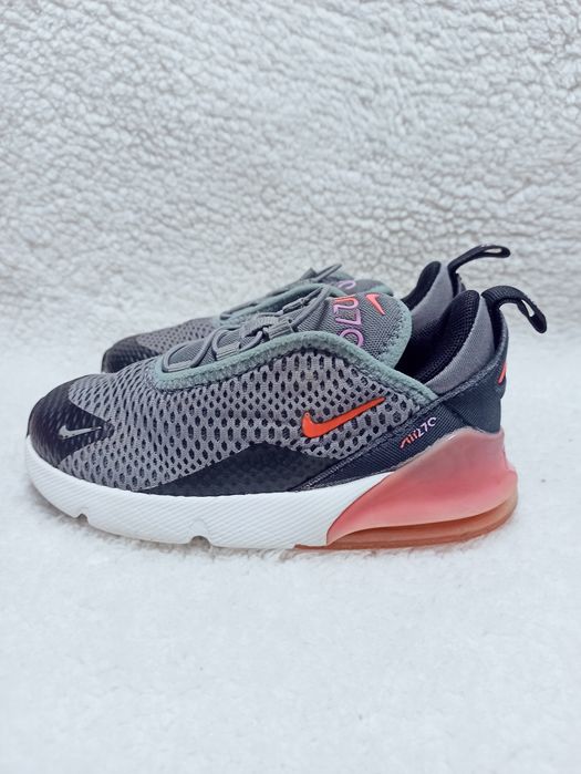 Оригінал NIKE AIR max,27 розмір,устілка 17.5 см,кросівки для дівчинки