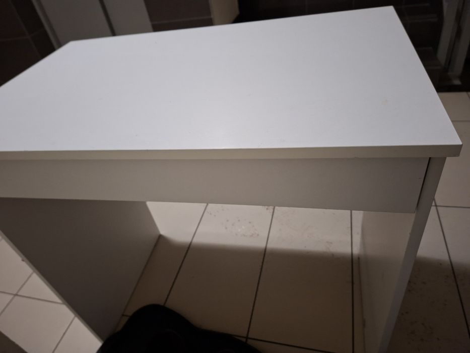 Małe biurko z szufladą